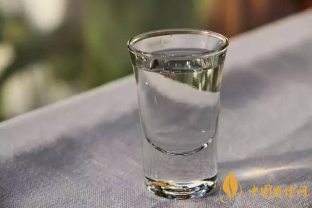 白酒為什么會(huì)有酸味 白酒發(fā)酸了還能不能喝?