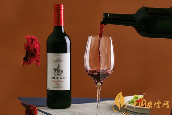 存放葡萄酒時酒瓶怎樣放置？葡萄酒存放的正確方法